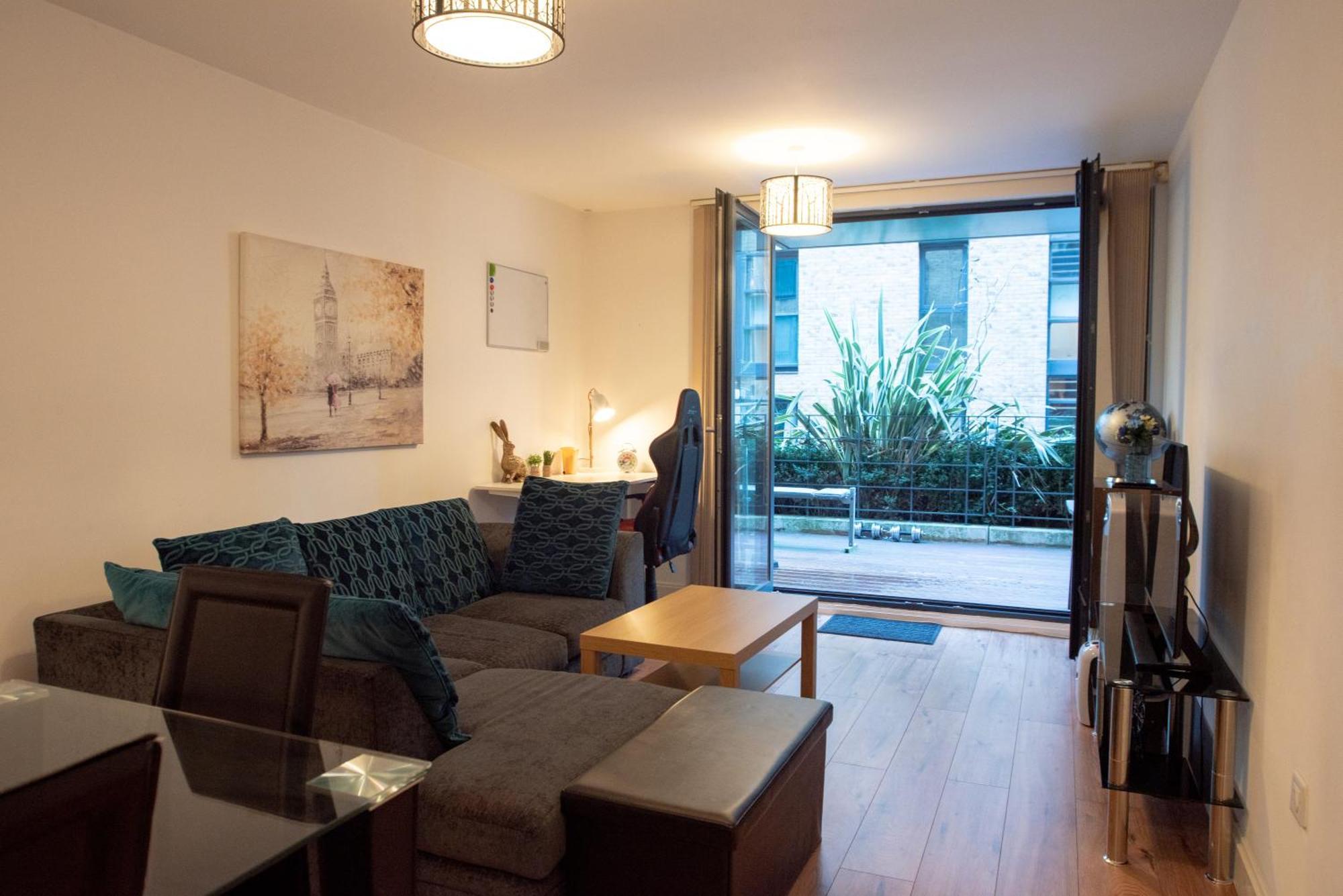 Spacious 1 Bed Apartment With Workspace, Coffee & Free Secure Parking Birmingham Eksteriør billede