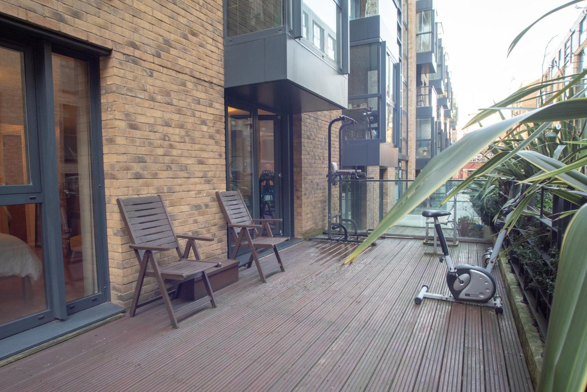 Spacious 1 Bed Apartment With Workspace, Coffee & Free Secure Parking Birmingham Eksteriør billede