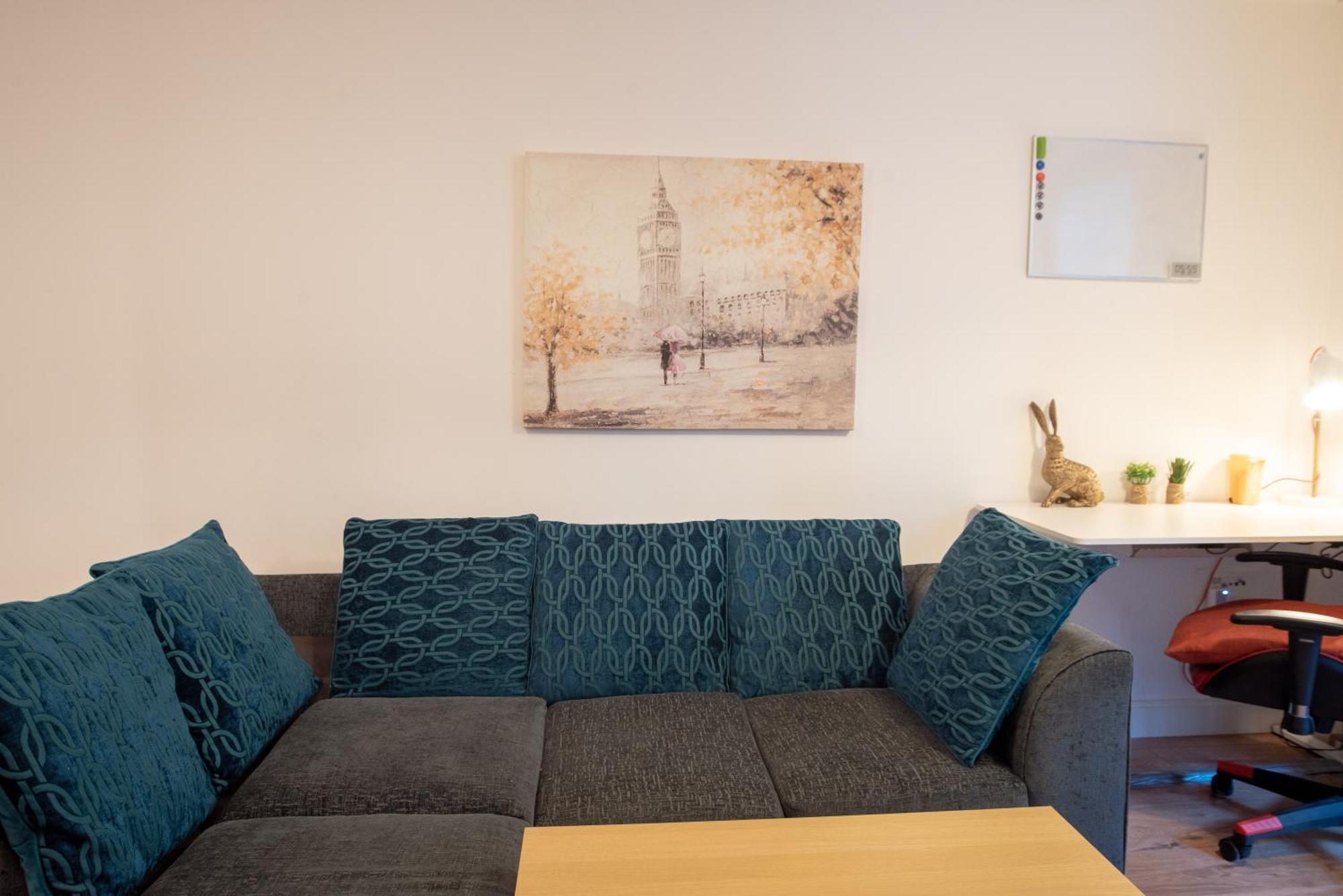 Spacious 1 Bed Apartment With Workspace, Coffee & Free Secure Parking Birmingham Eksteriør billede