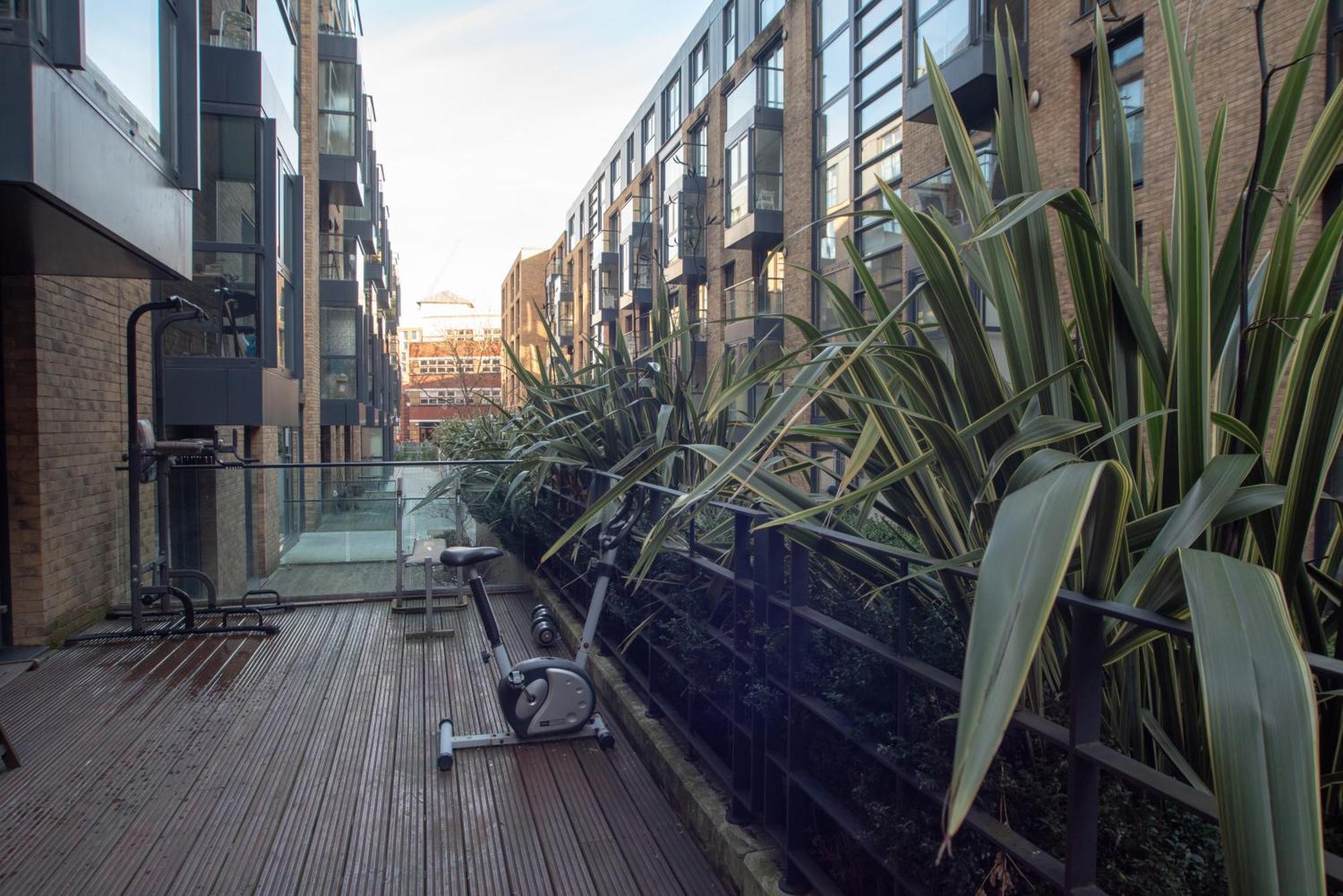 Spacious 1 Bed Apartment With Workspace, Coffee & Free Secure Parking Birmingham Eksteriør billede