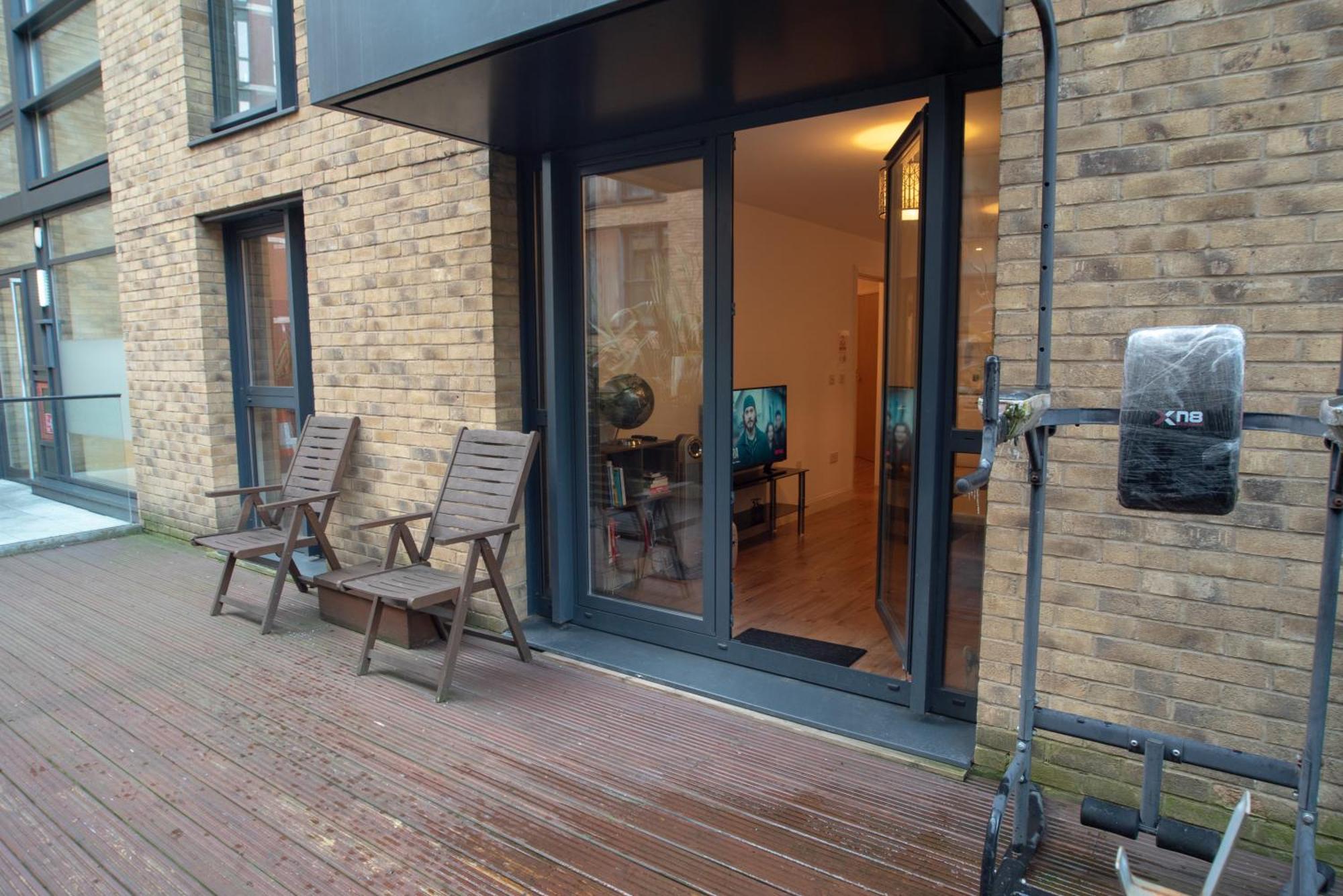 Spacious 1 Bed Apartment With Workspace, Coffee & Free Secure Parking Birmingham Eksteriør billede