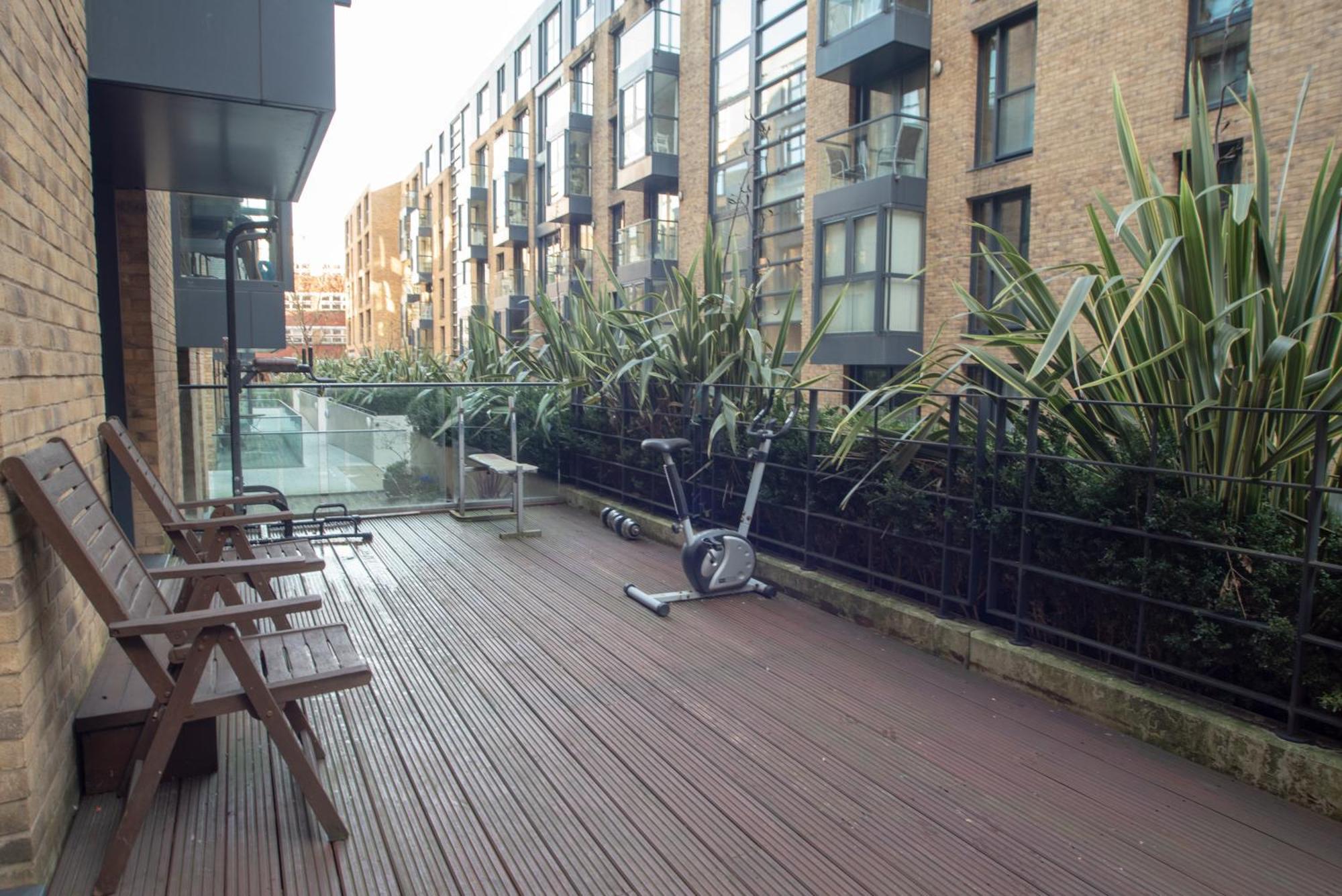 Spacious 1 Bed Apartment With Workspace, Coffee & Free Secure Parking Birmingham Eksteriør billede
