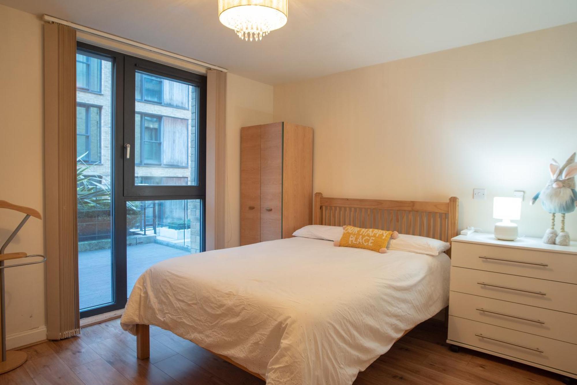 Spacious 1 Bed Apartment With Workspace, Coffee & Free Secure Parking Birmingham Eksteriør billede