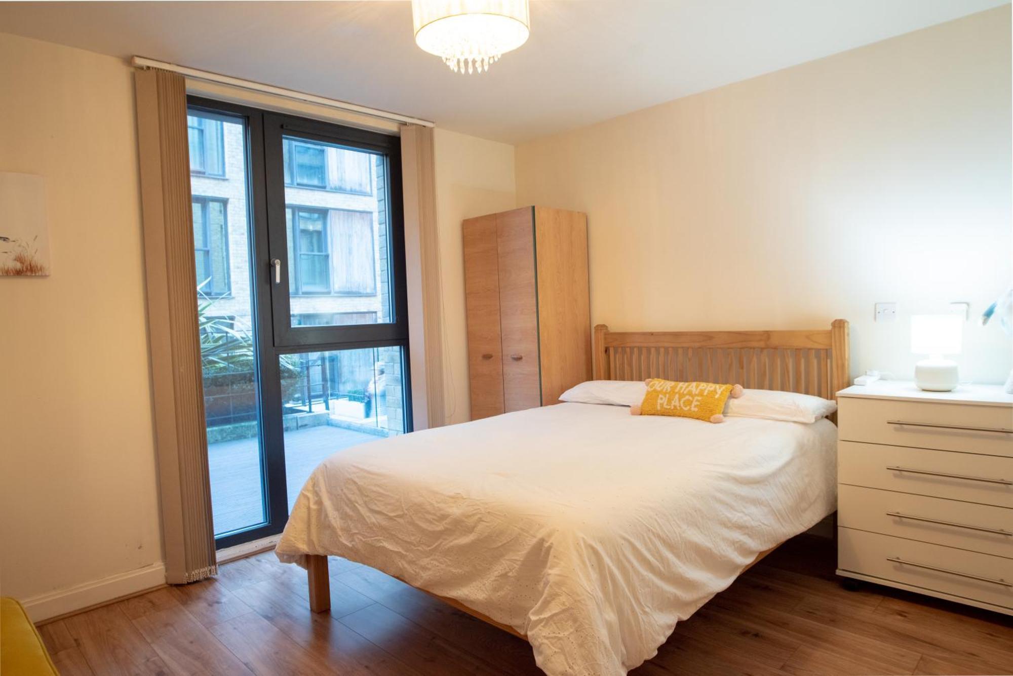 Spacious 1 Bed Apartment With Workspace, Coffee & Free Secure Parking Birmingham Eksteriør billede