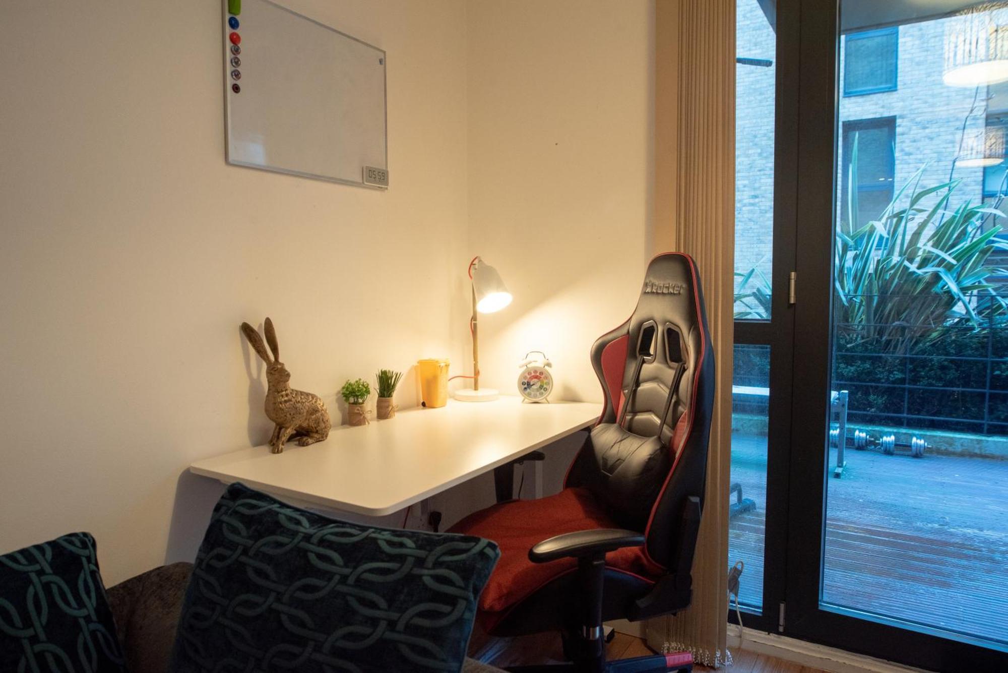 Spacious 1 Bed Apartment With Workspace, Coffee & Free Secure Parking Birmingham Eksteriør billede