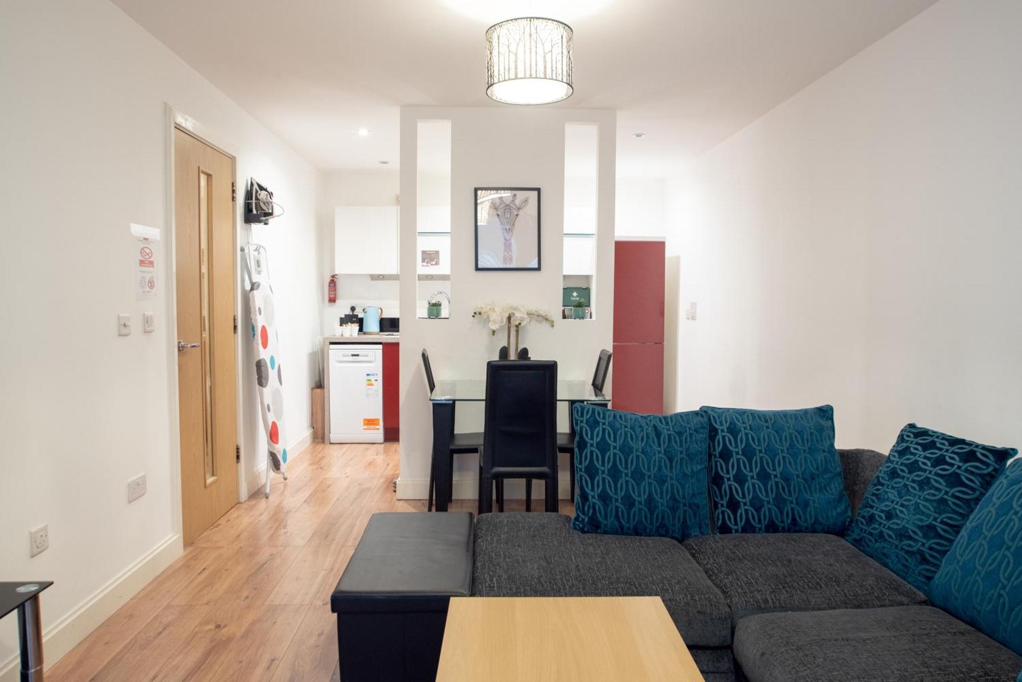Spacious 1 Bed Apartment With Workspace, Coffee & Free Secure Parking Birmingham Eksteriør billede