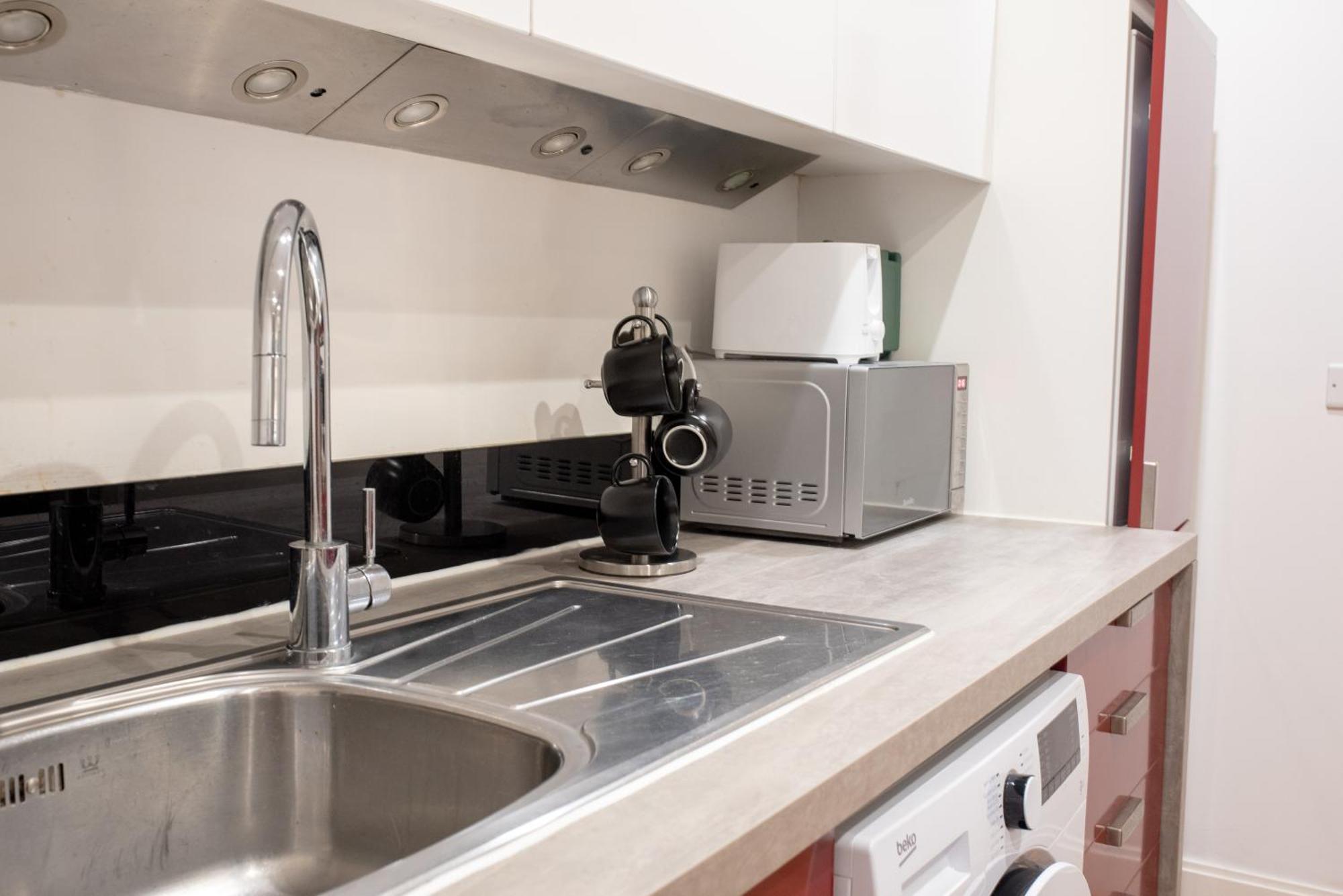 Spacious 1 Bed Apartment With Workspace, Coffee & Free Secure Parking Birmingham Eksteriør billede
