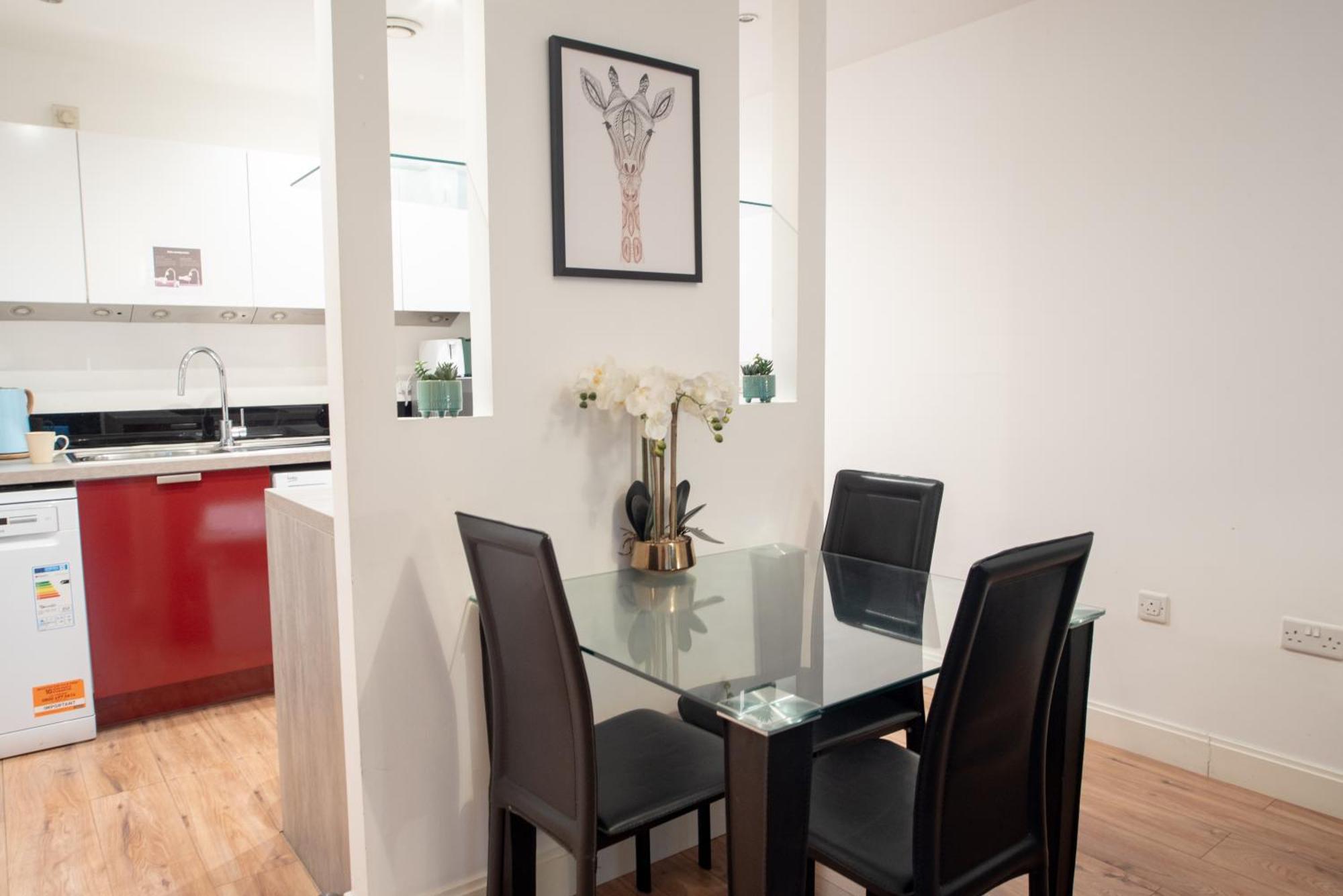 Spacious 1 Bed Apartment With Workspace, Coffee & Free Secure Parking Birmingham Eksteriør billede